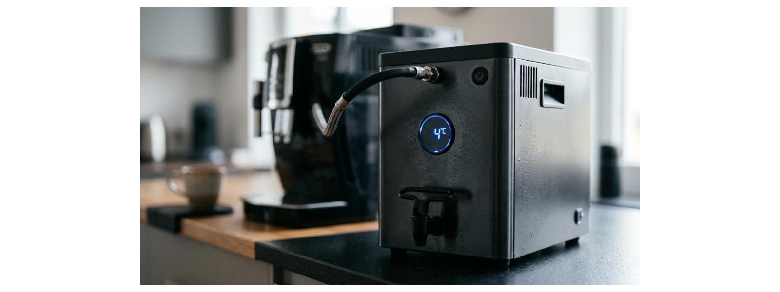 Kaffemaskine med m�lkek�ler til kontor